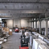 Kameraflug mit Drohne in der Halle vom Industrie Fotograf