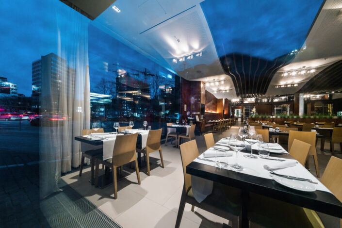 Restaurant Fotografin Berlin - Gastraum mit Spiegelung